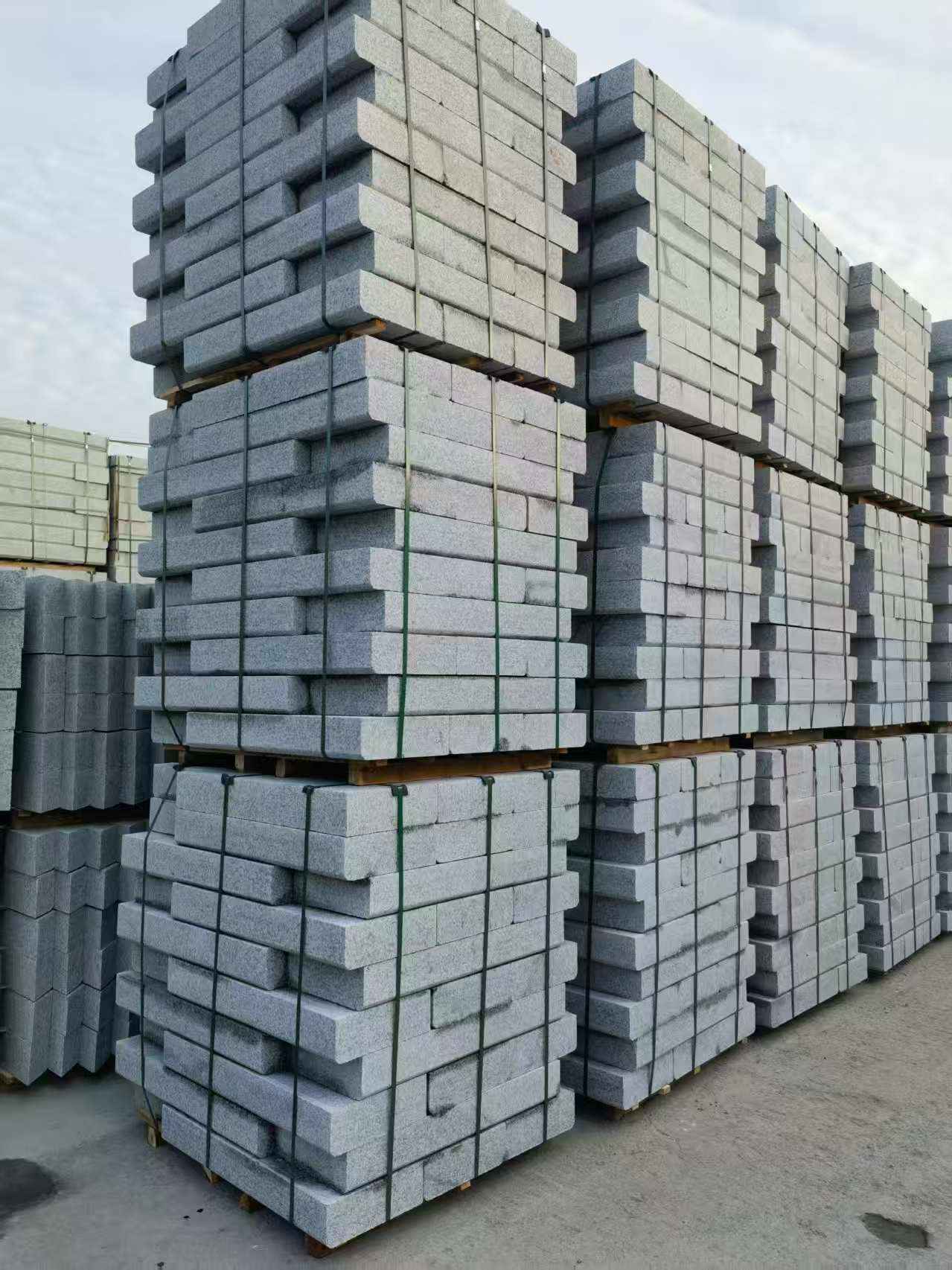 包头 路沿石（路侧石），颜色一致，尺寸标准