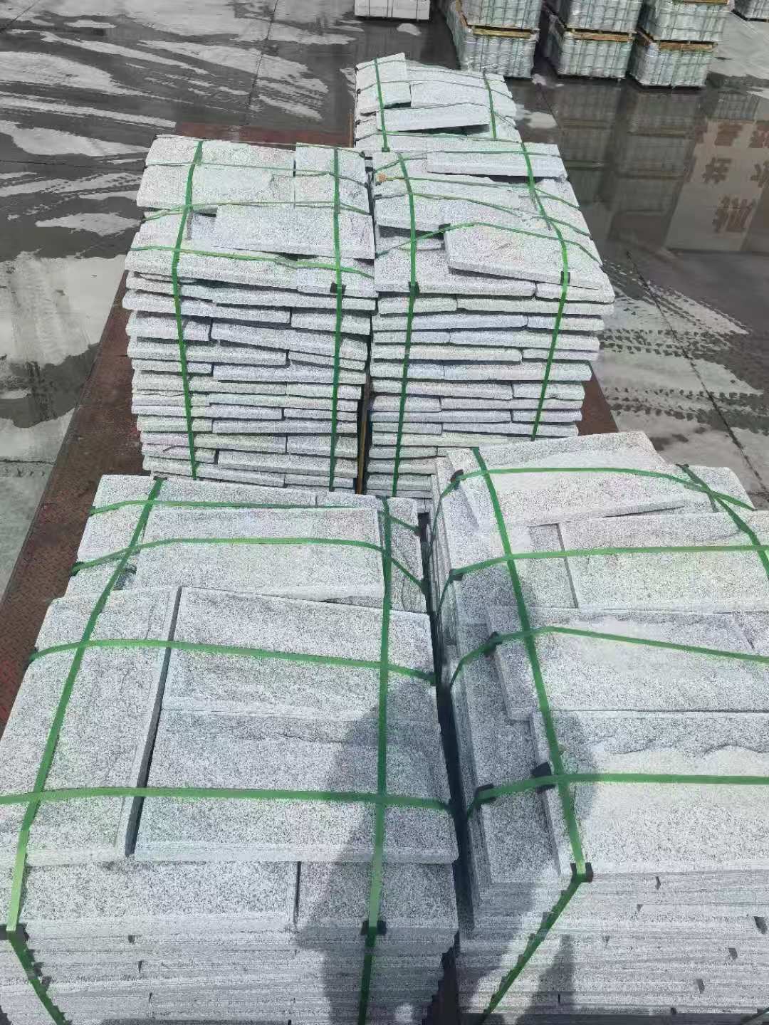 包头 芝麻白蘑菇石装车出货