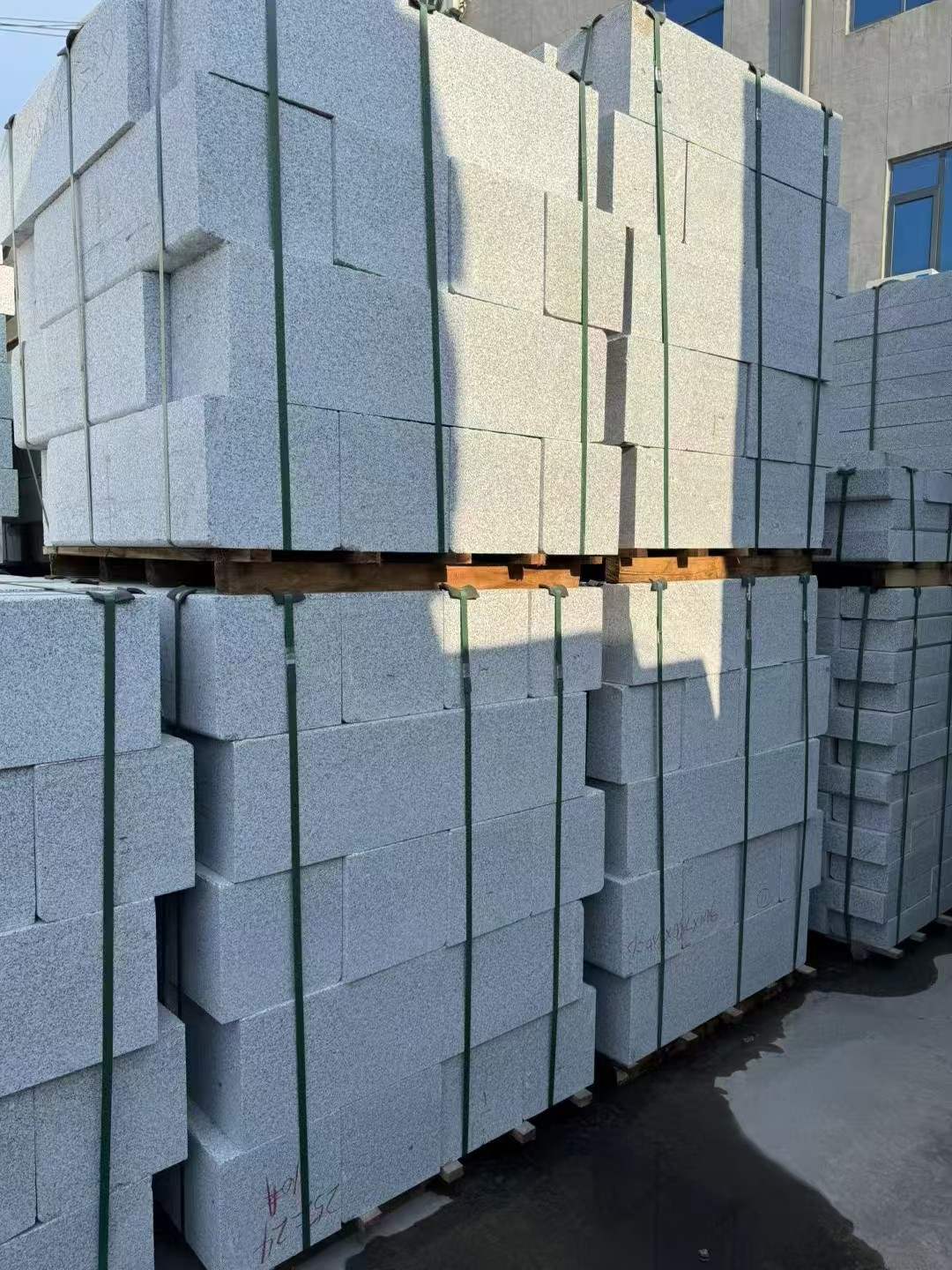 包头 芝麻白路沿石