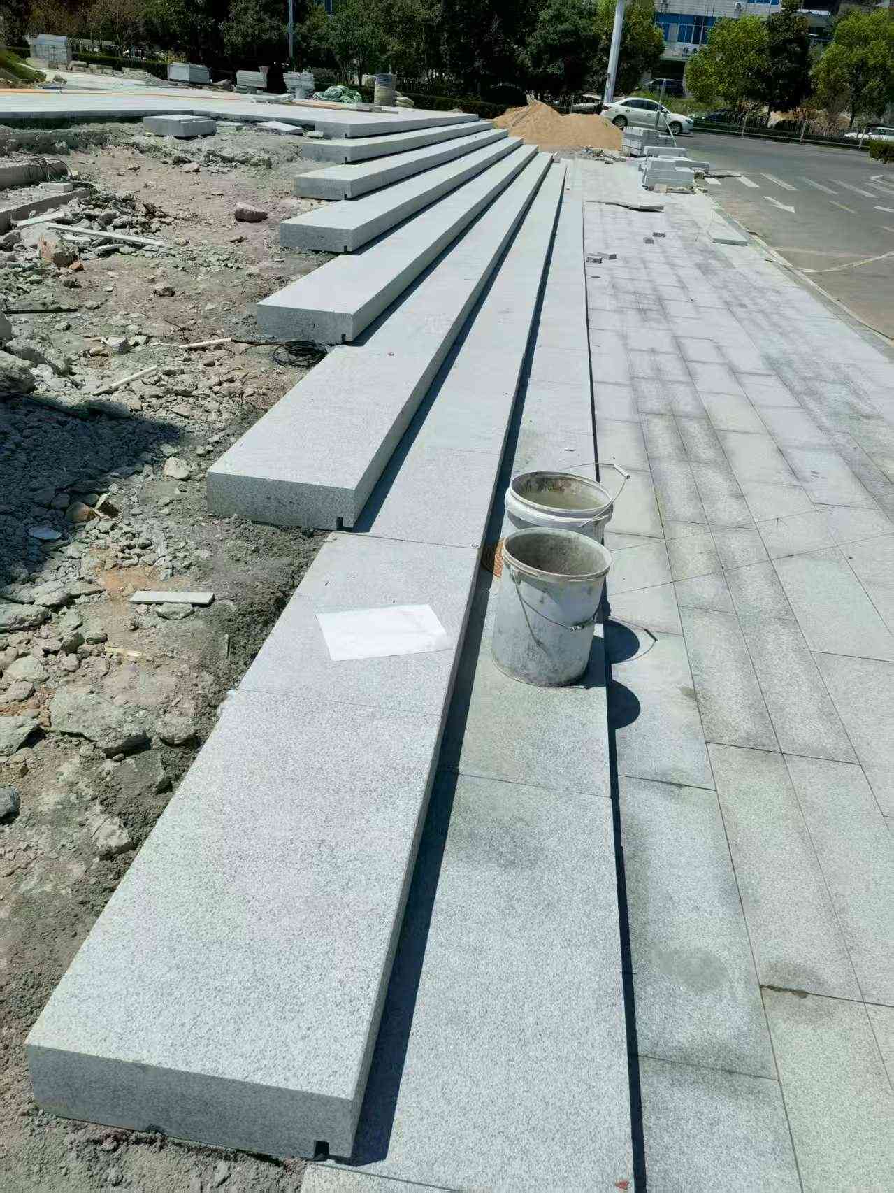 包头 芝麻白整石台阶，施工现场