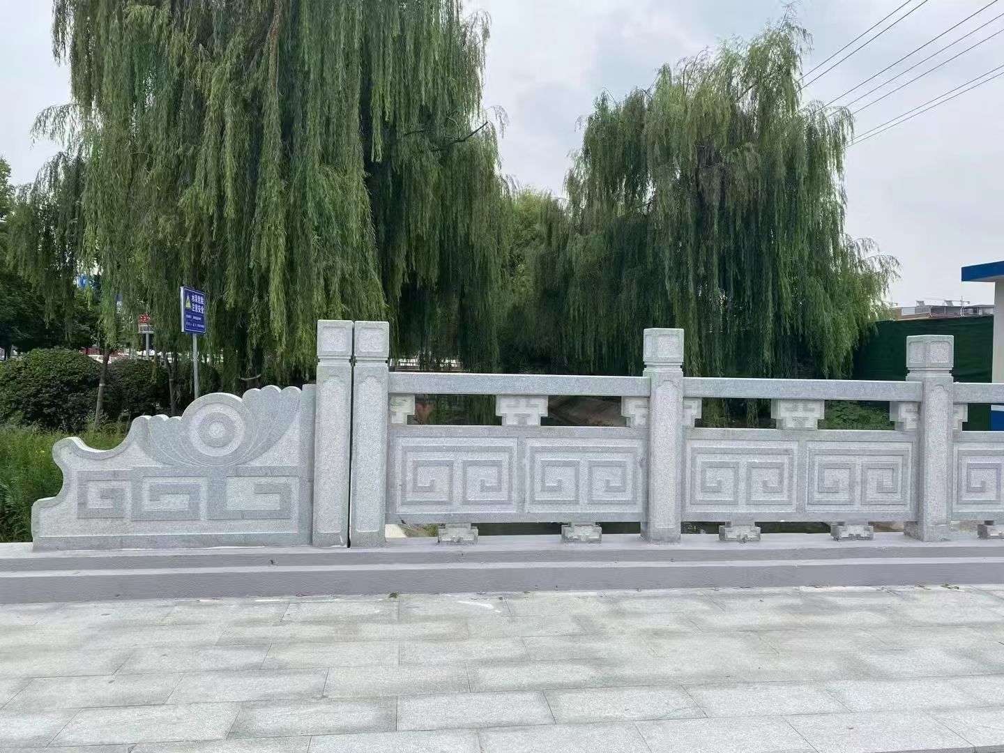 包头 芝麻灰桥栏杆、河道栏杆安装效果