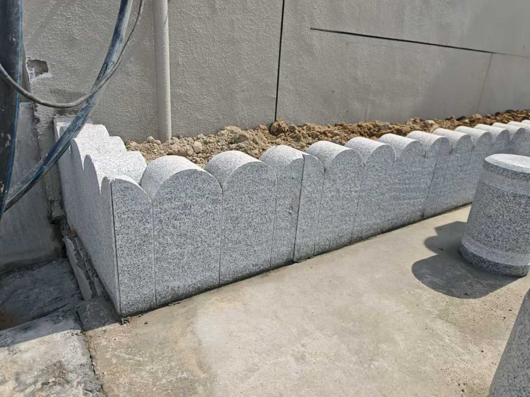 包头 芝麻白花岗岩花边石铺装效果图